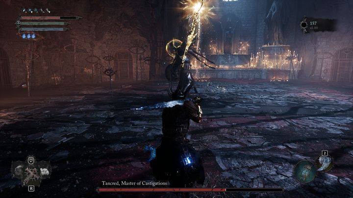 Gdy boss uniesie świecący miecz wysoko w górę, po chwili stworzy kilka magicznych pocisków - Lords of the Fallen: Jak pokonać bossa Tancred, Najwyższy Karciciel - Lords of the Fallen - poradnik do gry