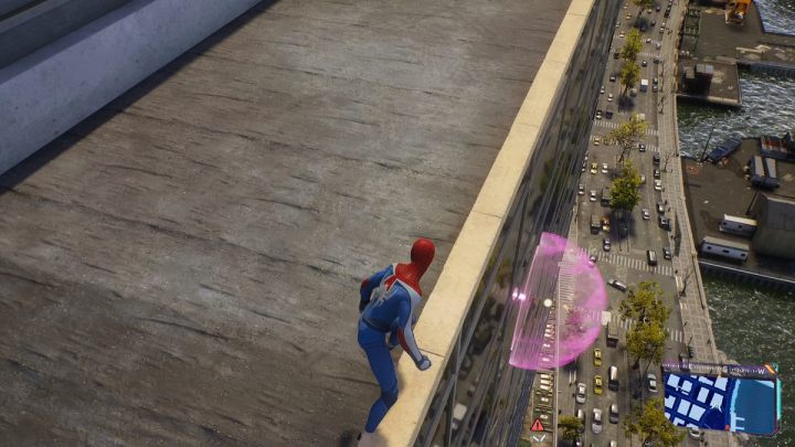 Ten Spider Bot znajduje się na ścianie wysokiego budynku - Spider Man 2: Wszystkie Spider Boty lokacje - Spider Man 2 - poradnik do gry
