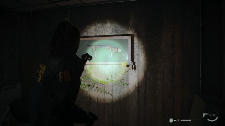 3 - Alan Wake 2: Zagadka otwarcia gabloty z obrzynem w Sklepie wielobranżowym - Alan Wake 2 - poradnik do gry