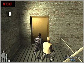 W środku skręciłem w lewo i wszedłem od razu do sali pełnej strzelających we mnie facetów [#31] - [PART I] Chapter II - Max Payne 2: The Fall Of Max Payne - poradnik do gry