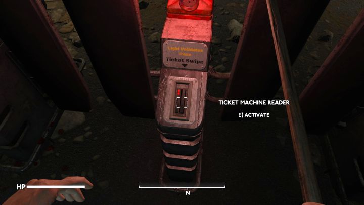 Musicie podejść do świecącej się na czerwono aktywnej bramki (wszystkie pozostałe są nieaktywne) i wejść w interakcję z czytnikiem bramki (Ticket Machine Reader) (powyższy obrazek) - Fallout London: Jak zdobyć pierwszy bilet do bramki w metrze? - Fallout London - poradnik do gry