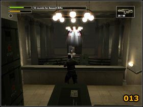 Na placu parkingowym (012) patrząc od wejścia niedaleko po prawej znajdują się kolejne wierzeje prowadzące już bezpośrednio do policji (przedtem rozejrzyj się koło samochodów - powinieneś znaleźć shootguna) - Police Station #2 | Solucja | Freedom Fighters - Freedom Fighters - poradnik do gry