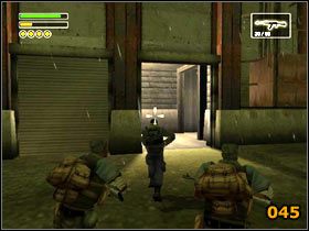 Jeśli ci się powidło przeskocz murek w miejscu bez siatki (przy końcu po prawej) - Power Plant | Solucja | Freedom Fighters - Freedom Fighters - poradnik do gry