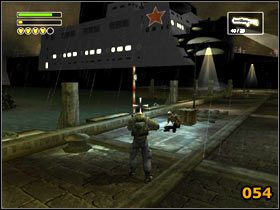 Na ziemi widzisz zapewne przewodnik tego prądu- idź za nim, aż dotrzesz do transformatora (053) - Warehouse District | Solucja | Freedom Fighters - Freedom Fighters - poradnik do gry