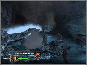 Za nim, czeka cię zacięty bój we mgle, oraz mały slalom między obalonymi filarami - Paths of the dead - Droga Aragorna, Legolasa oraz Gimliego - Władca Pierścieni: Powrót Króla - poradnik do gry