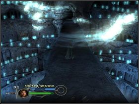 Po przekroczeniu furty ujrzysz niesamowity widok -centrum pieczary ze spacerującymi duszami - Paths of the dead - Droga Aragorna, Legolasa oraz Gimliego - Władca Pierścieni: Powrót Króla - poradnik do gry