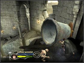 Następnie wal na schody po prawej, gdzie na górze znajduje się stary dzwon - zepchnij go, a umożliwi ci on dalszą wędrówkę - Escape from Osgiliath (2) - Szlak Froda i Sama - Władca Pierścieni: Powrót Króla - poradnik do gry