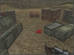 Podłóż jeden z ładunków we wskazanym miejscu, pomiędzy skrzyniami - Anthill cd. | Operation Stranger | Hidden and Dangerous 2 - Hidden and Dangerous 2 - poradnik do gry