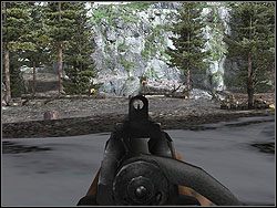 Zobaczysz drwali oraz żołnierzy: jeden siedzący na pniu, jeden patrolujący przesmyk skalny z lewej i jeden drogę z prawej - Babes in the Wood | Operation Challenger | Hidden and Dangerous 2 - Hidden and Dangerous 2 - poradnik do gry