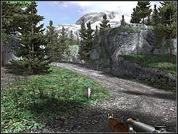 Od razu podejdź pod drogę i zdejmij strażników znajdujących się początkowo po drugiej stronie zwężenia - Babes in the Wood | Operation Challenger | Hidden and Dangerous 2 - Hidden and Dangerous 2 - poradnik do gry