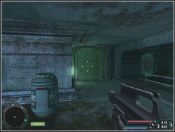 Przejdź przez drzwi pokazane na screenie, pozbieraj uzbrojenie i skorzystaj z windy - Misja 12 - Archive | Far Cry - Far Cry - poradnik do gry