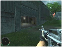 Wejdź do magazynu na lewo i obejrzyj filmik - Misja 19 - Dam | Far Cry - Far Cry - poradnik do gry