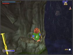 Teraz wskocz na kolejną lianę, a następnie na malutkie wystąpienie, po którym przedostań się dalej - 04 - Over Hill and Under Hill cz.1 | The Hobbit - The Hobbit - poradnik do gry