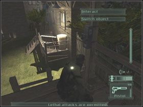 Gdy odejdzie następny strażnik, ruszaj w stronę schodków na budynku i dalej na molo do łodzi - Dili - część 4 | Timor | Tom Clancys Splinter Cell Pandora Tomorrow - Tom Clancys Splinter Cell: Pandora Tomorrow - poradniki