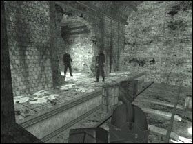 Poczekaj aż skończą, stając w bezpiecznym miejscu (z dala od okiennic), po czym ustaw się z lewej strony wagonu - Paris - część 1 | France | Tom Clancys Splinter Cell Pandora Tomorrow - Tom Clancys Splinter Cell: Pandora Tomorrow - poradniki