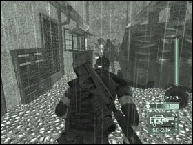 Obejdź teraz jego pojazd, uważając na strażnika spacerującego w oddali - Jakarta - część 1 | Indonesia | Tom Clancys Splinter Cell Pandora Tomorrow - Tom Clancys Splinter Cell: Pandora Tomorrow - poradniki