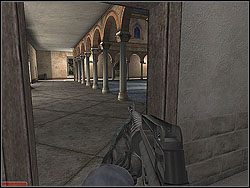 W środku możesz liczyć na co najmniej jednego terrorystę - Azure Gate - Opis (1) - Misja 1 - Tom Clancys Rainbow Six 3: Athena Sword - poradnik do gry