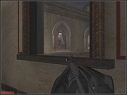 Za drzwiami z lewej znajdują się połączone ze sobą sale wystawowe - Azure Gate - Opis (2) - Misja 1 - Tom Clancys Rainbow Six 3: Athena Sword - poradnik do gry