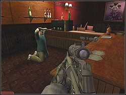 Uwolnij zakładnika chowającego się za sklepową ladą i odprowadź go do miejsca startu, do bezpiecznej strefy - Hunter Storm - Opis (1) - Misja 2 - Tom Clancys Rainbow Six 3: Athena Sword - poradnik do gry