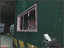 Wróć na korytarz i podejdź do drzwi z prawej - Jasper Heart - Opis (2) - Misja 3 - Tom Clancys Rainbow Six 3: Athena Sword - poradnik do gry