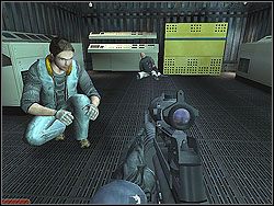 Jeżeli nie, wejdź do korytarzyka i z niego do owej sali, wrzucając wcześniej granat ogłuszający - Jasper Heart - Opis (2) - Misja 3 - Tom Clancys Rainbow Six 3: Athena Sword - poradnik do gry