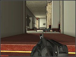 Wróć na dół i przejdź do drugiej z kolei klatki schodowej - Omega Shadow - Opis (1) - Misja 4 - Tom Clancys Rainbow Six 3: Athena Sword - poradnik do gry