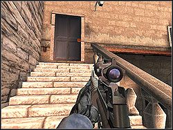 Wróć do najbliższych schodów i ruszaj przez kolejne pomieszczenia na dół - Proud Flag - Opis (1) - Misja 5 - Tom Clancys Rainbow Six 3: Athena Sword - poradnik do gry