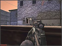 Wyjdź na piętro i przejdź do krótkiego korytarzyka - Proud Flag - Opis (2) - Misja 5 - Tom Clancys Rainbow Six 3: Athena Sword - poradnik do gry