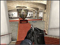 Wyciągnij granat ogłuszający i wrzuć jeden do wielkiej sali (tak, by odbił się od ściany) - Granite Cage - Opis - Misja 6 - Tom Clancys Rainbow Six 3: Athena Sword - poradnik do gry