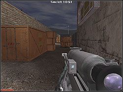 Wróć do drużyny i jej każ przejść przed bramą (by oczyścili wejście), samemu natomiast udaj się podziemnym tunelem dalej i przejdź za budynek - Jagged Silver - Opis (1) - Misja 7 - Tom Clancys Rainbow Six 3: Athena Sword - poradnik do gry