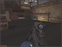 Wejdź potem do pomieszczenia nad składem, by w zaułku odnaleźć trzecią z kolei beczkę - bombę - Jagged Silver - Opis (2) - Misja 7 - Tom Clancys Rainbow Six 3: Athena Sword - poradnik do gry