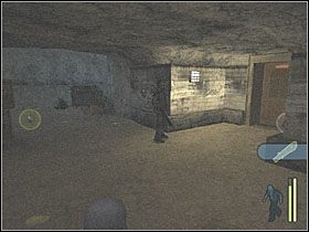 Ustaw się w pobliskiej alkowie i uderz w ścianę, aby zwabić pierwszą z ofiar - Divided They Fall (1) | Scena 14 | Manhunt - Manhunt - poradnik do gry