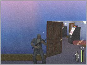 Podnieś karabin snajperski, przy użyciu którego postaraj się załatwić czterech przeciwników, stojących przed wejściem do budynku - Press Coverage (2) | Scena 15 | Manhunt - Manhunt - poradnik do gry