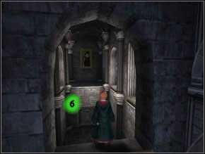 Po wejściu do następnej komnaty rzuć czar na zbroję znajdującą się zaraz przy drzwiach (7), odsłoni się dzięki temu wnęka z przyciskiem (8) - Wyzwanie Carpe Retractum (1) | Solucja Harry Potter i Więzień Azkabanu - Harry Potter i Więzień Azkabanu - poradnik do gry