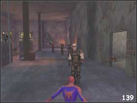 Po krótkiej wędrówce dotrzesz do pomieszczenia, w którym jeden z przeciwników wykona skok na wyższy poziom - [Misja 7] Ostatnia potyczka cz.2 | Spider-Man 2 The Game - Spider-Man 2: The Game - poradnik do gry