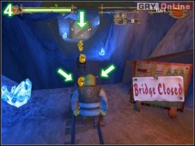 Tutaj rozwal trzy nietoperze i pająka (lewa strzałka, obrazek [3] ) - [POZIOM 10] The Mine cz.1 | Shrek 2 The Game - Shrek 2: The Game - poradnik do gry