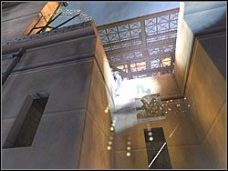 Koniec końców dostań się do drugiego zaułka, po którym wespnij się na dach budynku - Jewelry Store (2) | Scena 1 | Catwoman - Catwoman - poradnik do gry