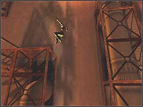 Teraz wróć się na drągi i przeskocz po nich na siatkę po drugiej stronie - Factory Perimeter (2) | Scena 5 | Catwoman - Catwoman - poradnik do gry