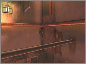 Przedostań się na sporą platformę po lewej i załatw dwóch kolesiów - jednego na platformie, drugiego w oknie (użyj bata) - Factory Perimeter (2) | Scena 5 | Catwoman - Catwoman - poradnik do gry