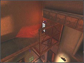 Wskocz na siatkę po lewej i skieruj się ku górze, uważając na ulatujący gaz - Factory Perimeter (3) | Scena 5 | Catwoman - Catwoman - poradnik do gry