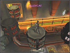 Teraz wskocz na pudła, a z nich na kontener po prawej - Hedare Factory (3) | Scena 6 | Catwoman - Catwoman - poradnik do gry