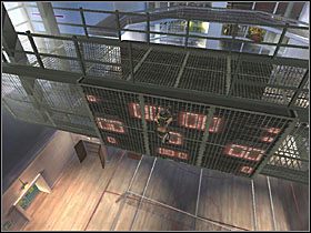 Następnie wróć się za szyby i wskocz na stertę pudeł - Mansion Grounds (3) | Scena 7 | Catwoman - Catwoman - poradnik do gry