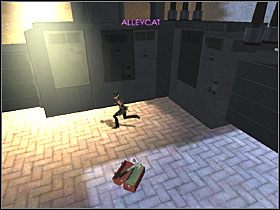 Z balkonu musisz przeskoczyć na lampę - Mansion Grounds (4) | Scena 7 | Catwoman - Catwoman - poradnik do gry