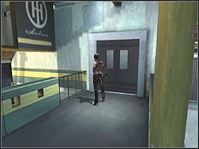 Przedostań się na siatkę, po której przejdź w lewo i odskocz do tyłu na pobliski drąg - Hedare HQ (2) | Scena 11 | Catwoman - Catwoman - poradnik do gry