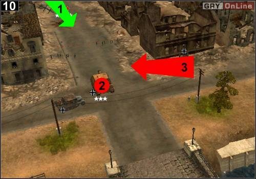Postaw działa na skrzyżowaniu ulic, przed nimi czołgi, natomiast Aleksandrem biegnij tak, jak pokazuje to strzałka [1] - [Rosja] Misja 8 [Opis 4] w Codename Panzers - Faza Pierwsza - Codename: Panzers - Faza Pierwsza - poradnik do gry