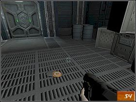 Aby złapać którąkolwiek z beczek, musisz wpierw dokładnie nakierować szczypce - [Opis] Alpha Labs - Sector 3 | Doom III - Doom III - poradnik do gry