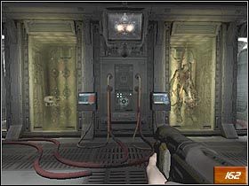 Na końcu drogi znajduje się część szpitalna, w której rezyduje jeden z ocalałych lekarzy (aktualnie bada on zwłoki Impa) - [Opis] Delta Labs - Level 2 North | Doom III - Doom III - poradnik do gry