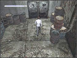 Następnie skorzystaj z pobliskich drzwi, by przejść do kolejnego pomieszczenia - Las (1) | Etap 3 w Silent Hill 4 The Room - Silent Hill 4: The Room - poradnik do gry