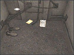 Podejdź do drzwi i zbierz wszystkie włożone pod nie kartki - Świat apartamentów (4) | Etap 6 w Silent Hill 4 The Room - Silent Hill 4: The Room - poradnik do gry
