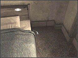 Idź więc do sypialni i zajrzyj we wspomniane miejsce - Świat apartamentów (4) | Etap 6 w Silent Hill 4 The Room - Silent Hill 4: The Room - poradnik do gry